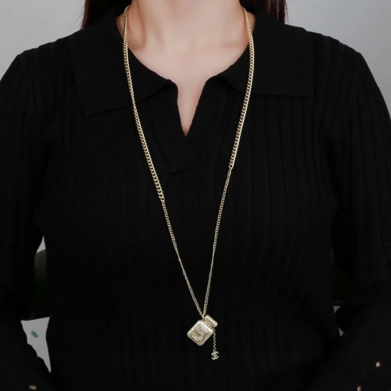 Stylish Chanel Necklaces 228605