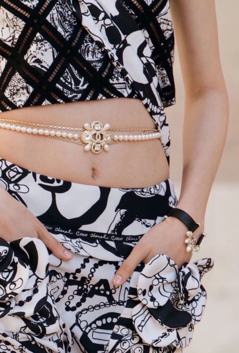 Unisex Chanel Necklaces 228569