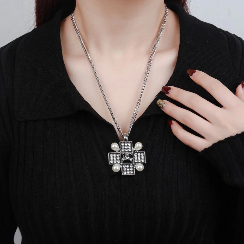 Chanel Necklaces Youthful 228593