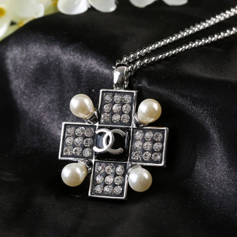 Chanel Necklaces Youthful 228593
