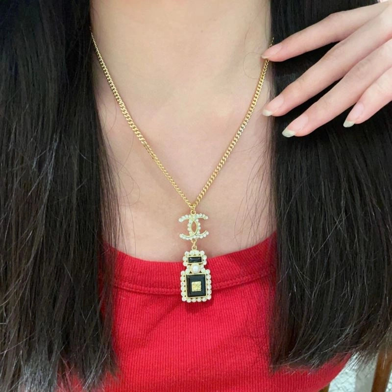 Chanel Necklaces UrbanChic 228625
