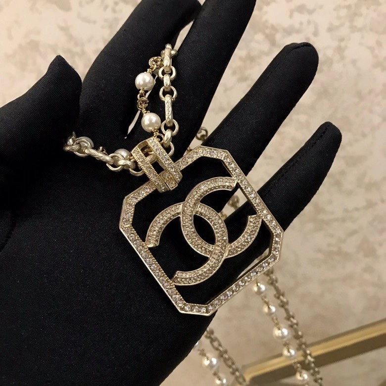 Chanel Necklaces Versatile 228525