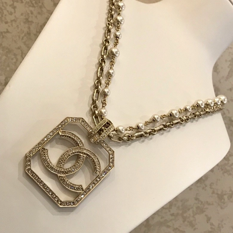 Chanel Necklaces Versatile 228525