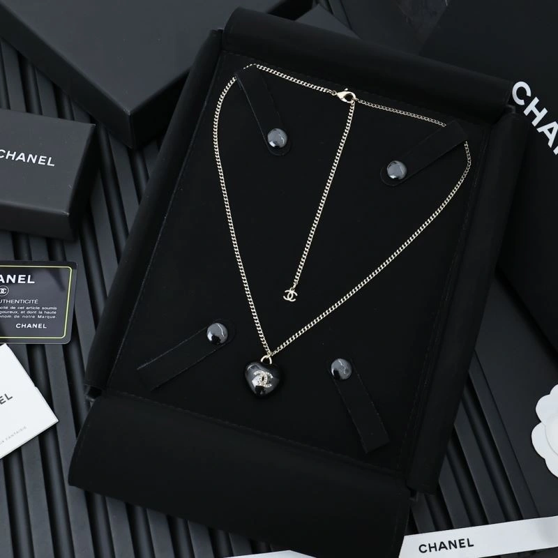 Chanel Necklaces Bright 228496