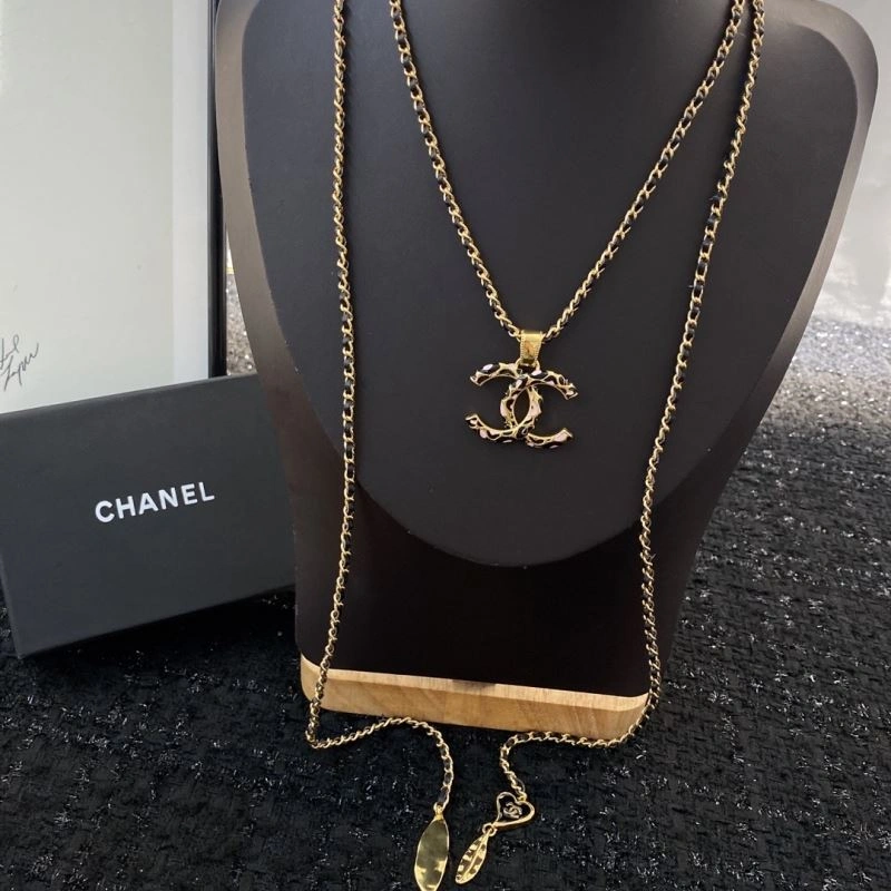 Minimalist Chanel Necklaces 226978