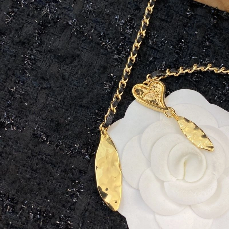Minimalist Chanel Necklaces 226978