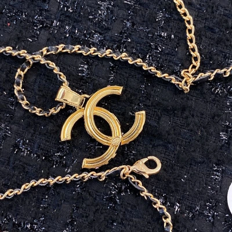 Minimalist Chanel Necklaces 226978