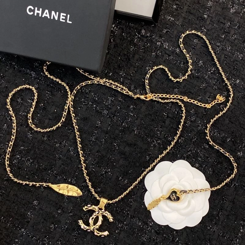 Minimalist Chanel Necklaces 226978