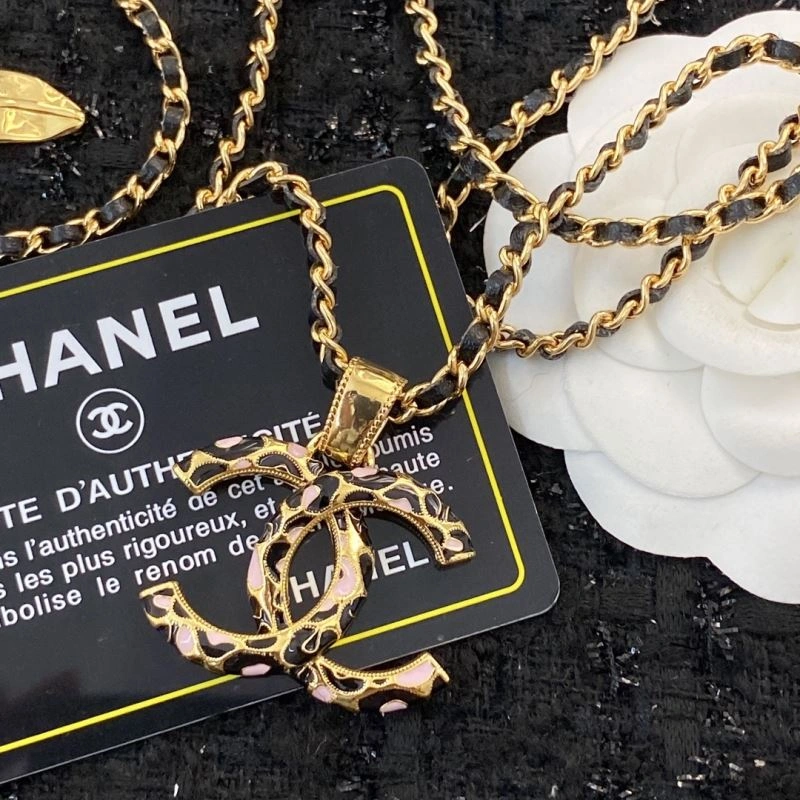 Minimalist Chanel Necklaces 226978