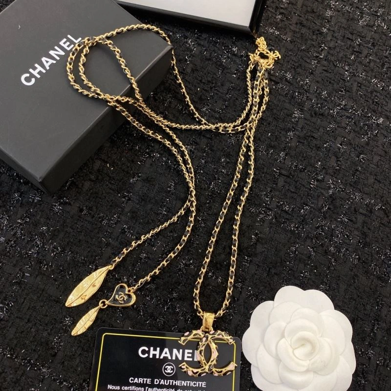 Minimalist Chanel Necklaces 226978