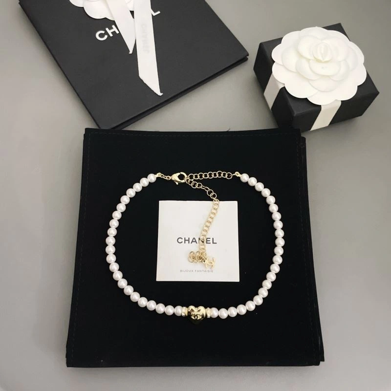 Compact Chanel Necklaces 226971
