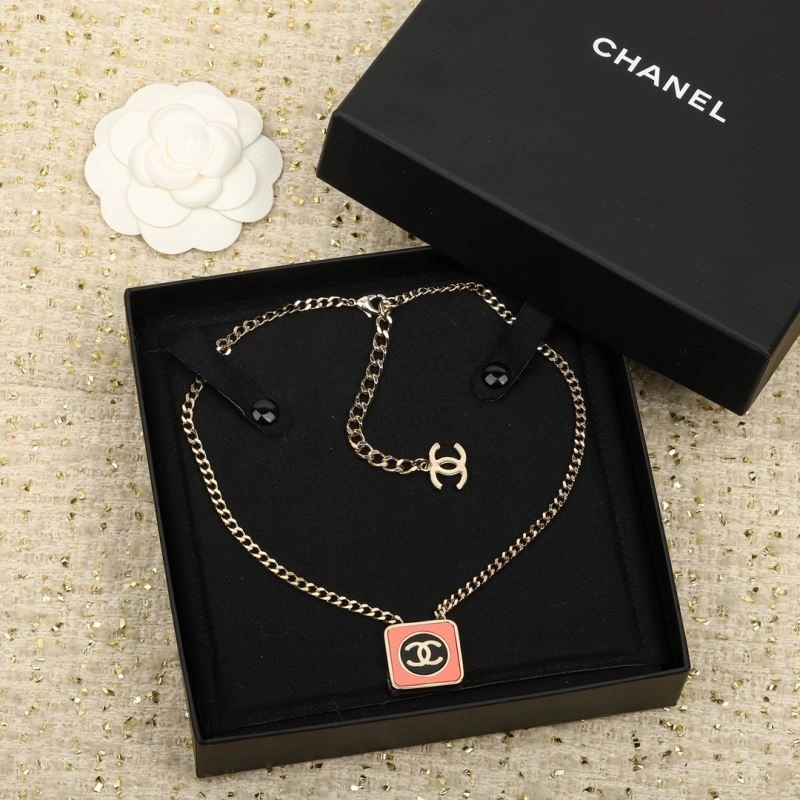 Minimalist Chanel Necklaces 226960