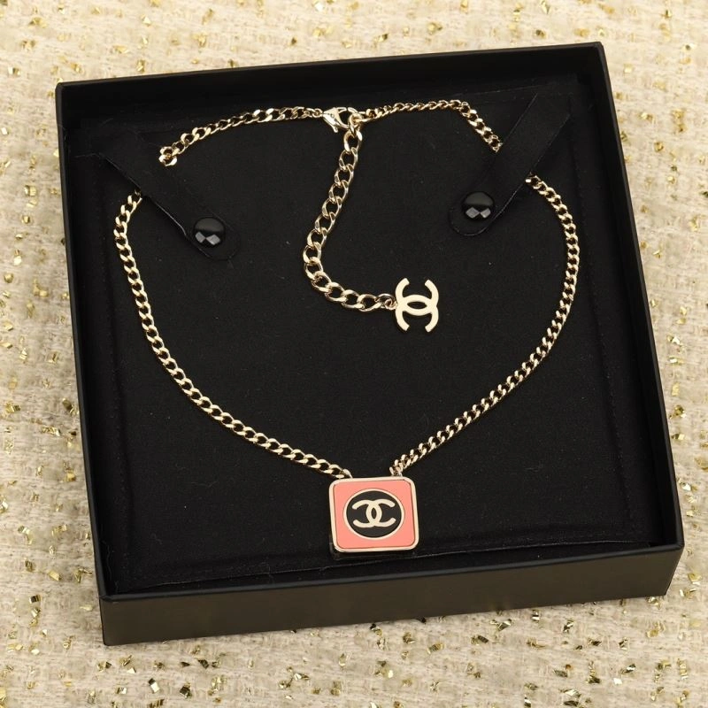 Minimalist Chanel Necklaces 226960