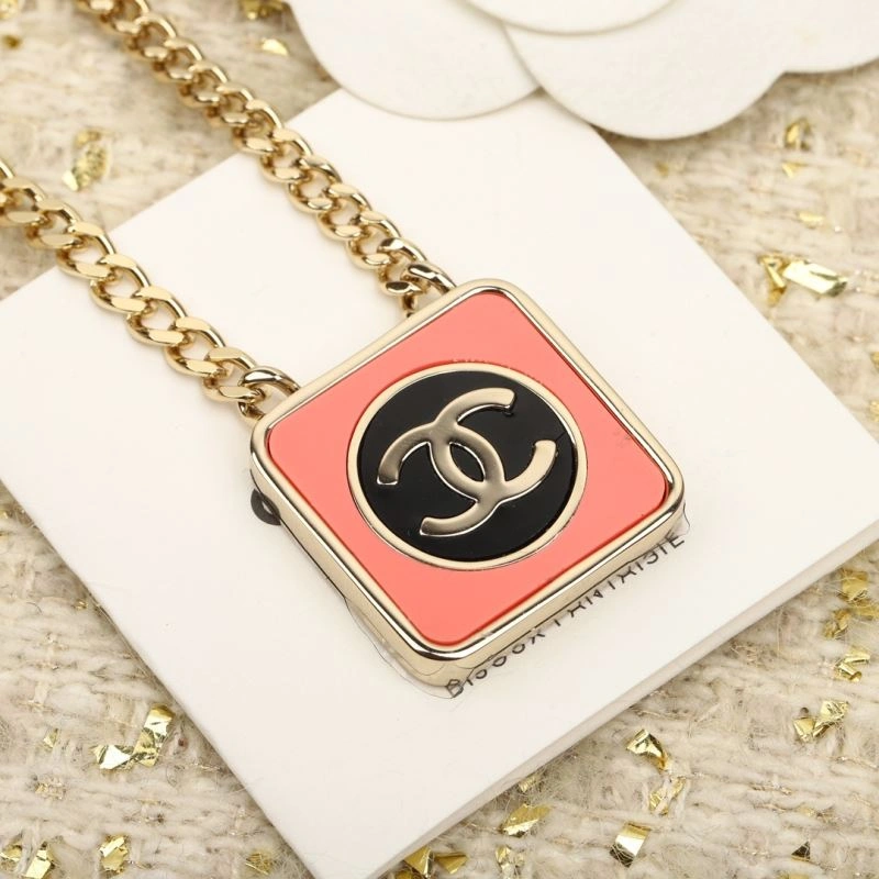 Minimalist Chanel Necklaces 226960