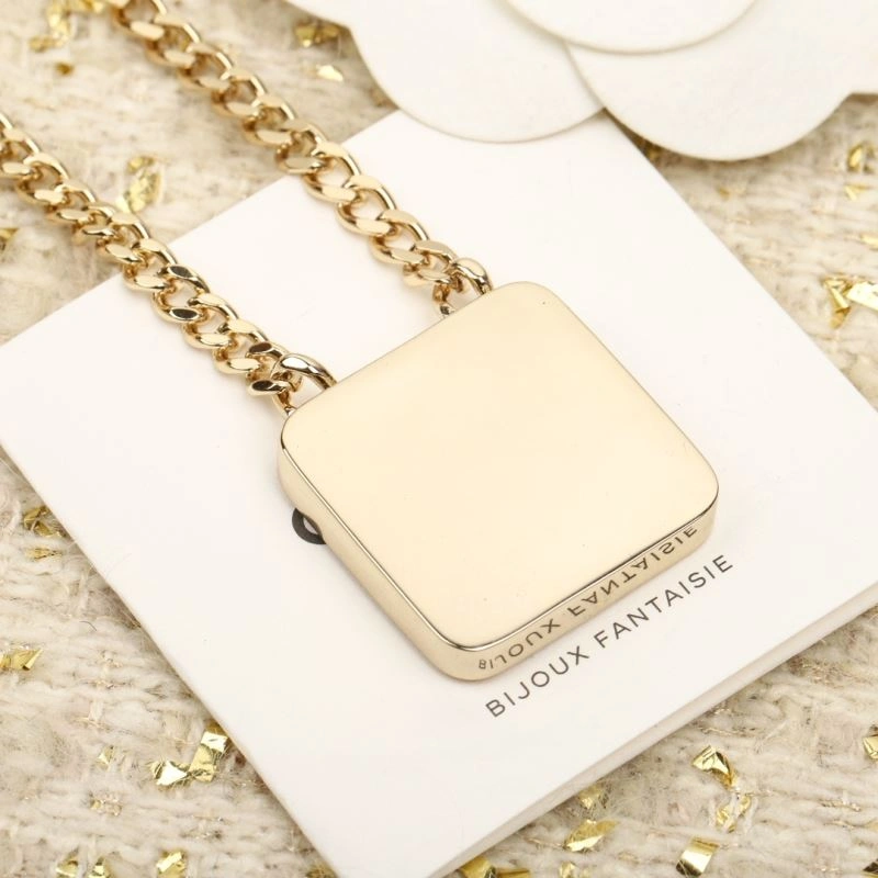 Minimalist Chanel Necklaces 226960