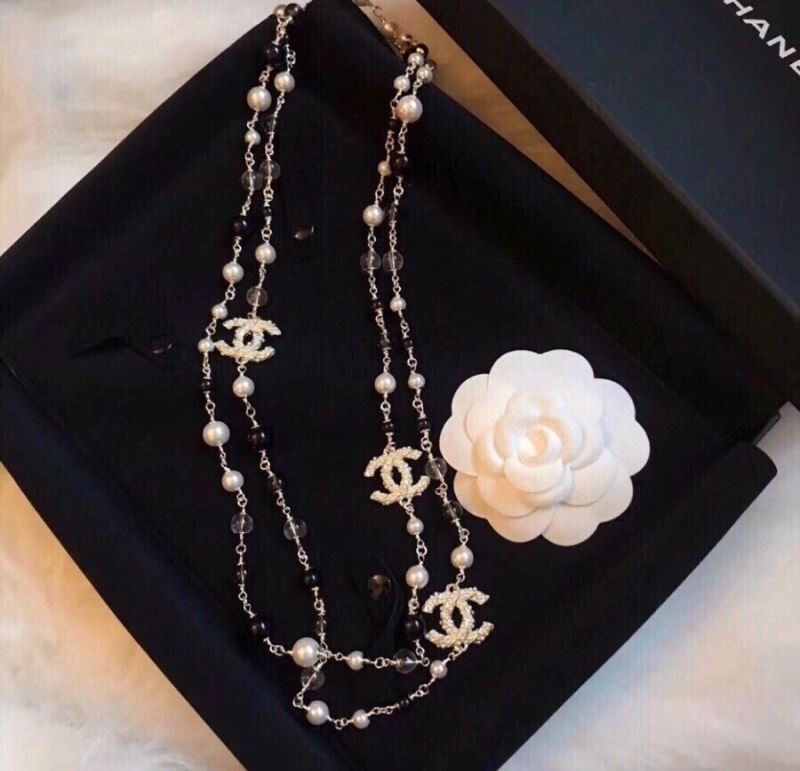 Minimalist Chanel Necklaces 226932