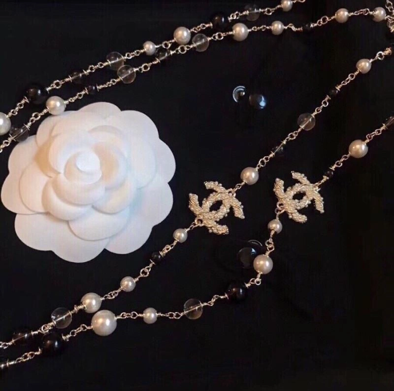 Minimalist Chanel Necklaces 226932