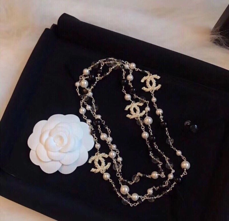 Minimalist Chanel Necklaces 226932