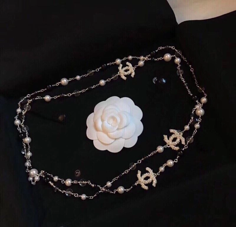 Minimalist Chanel Necklaces 226932