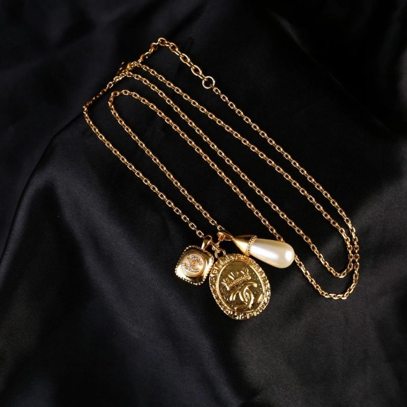 Minimalist Chanel Necklaces 226907
