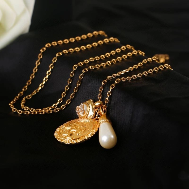 Minimalist Chanel Necklaces 226907