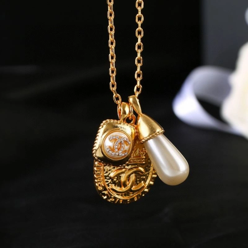Minimalist Chanel Necklaces 226907