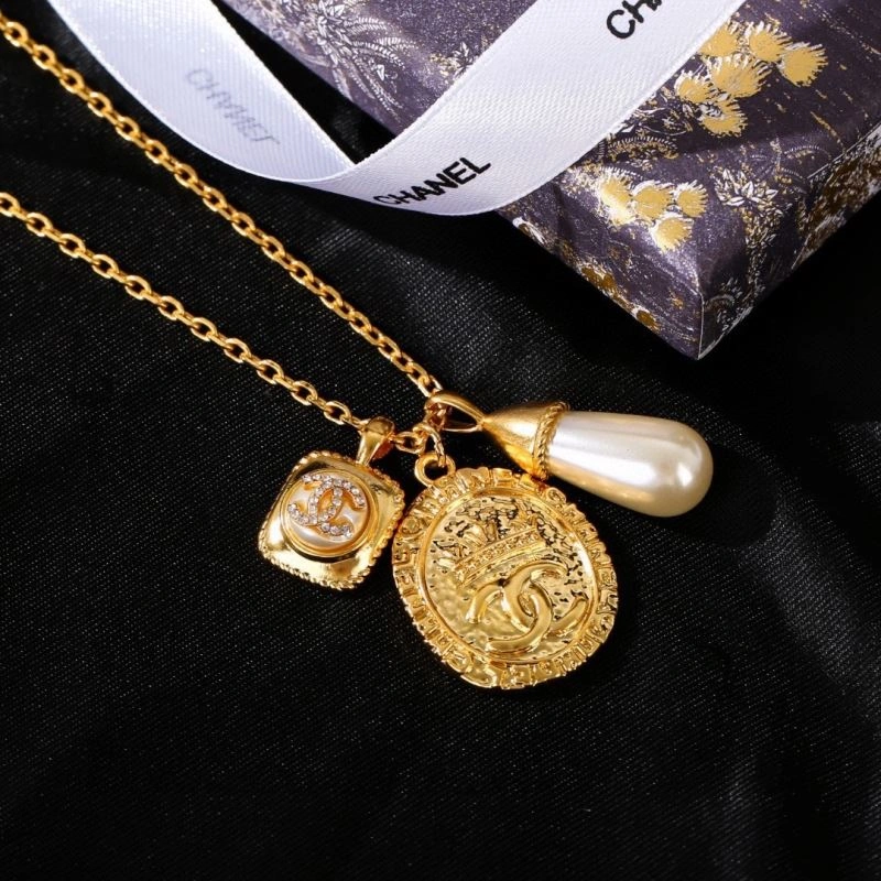 Minimalist Chanel Necklaces 226907