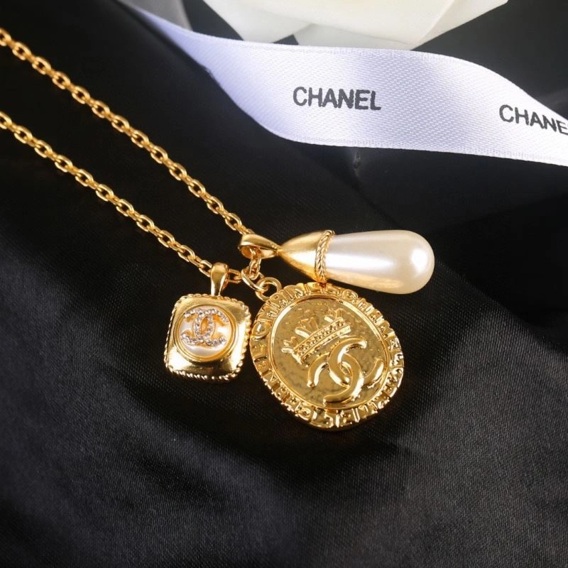 Minimalist Chanel Necklaces 226907