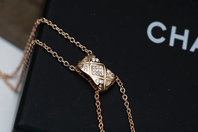 Sophisticated Chanel Necklaces 226868