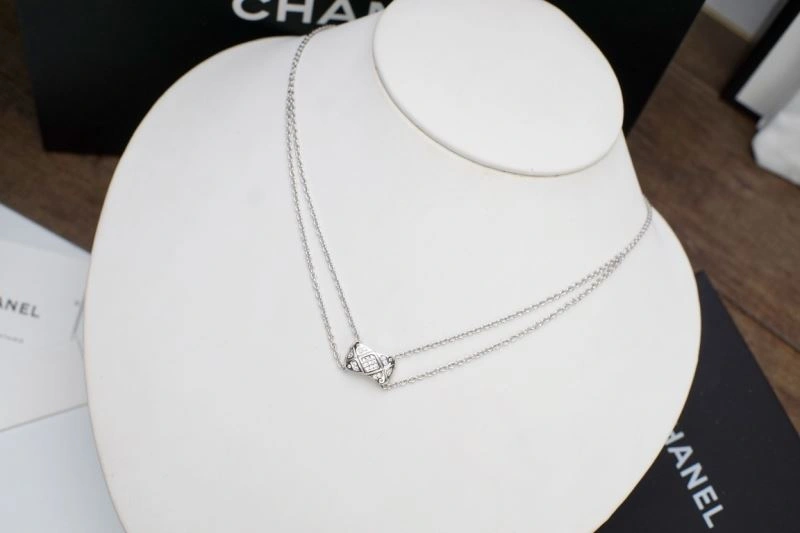 Sophisticated Chanel Necklaces 226868