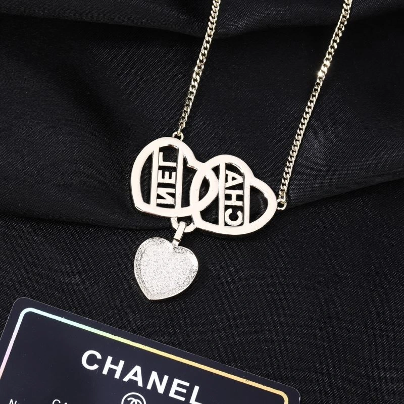 Trendsetting Chanel Necklaces 226802