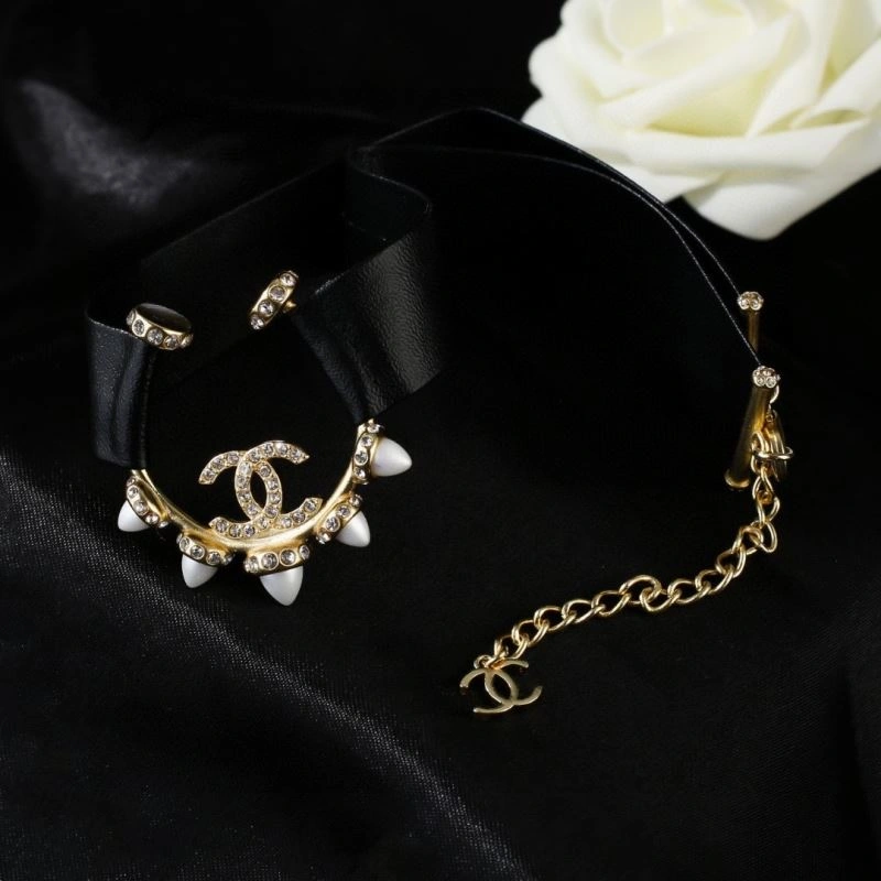 Compact Chanel Necklaces 226797