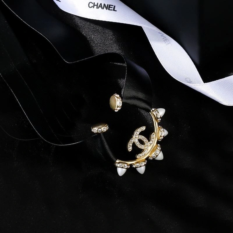 Compact Chanel Necklaces 226797