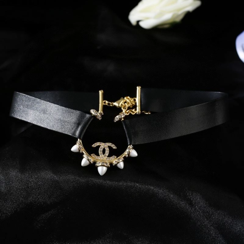 Compact Chanel Necklaces 226797