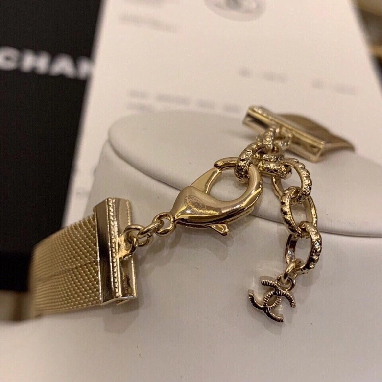 Snug Chanel Necklaces 226710