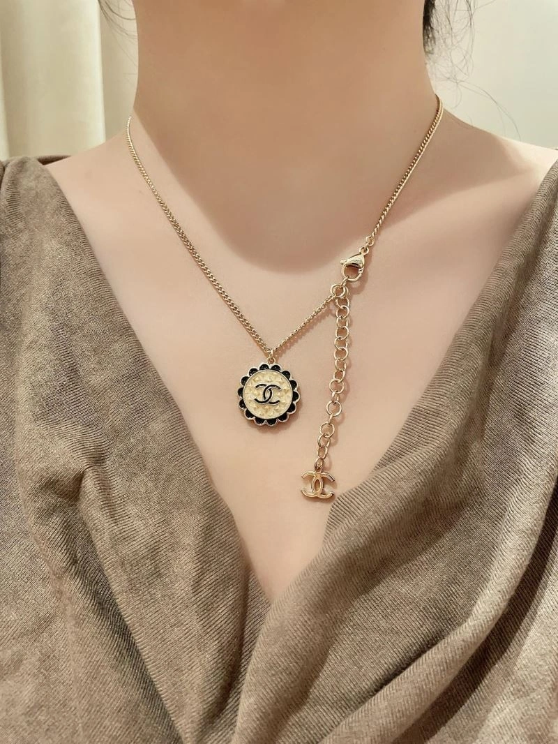 Chanel Necklaces Compact 226695