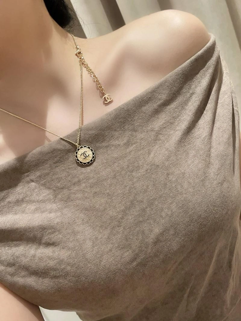 Chanel Necklaces Compact 226695