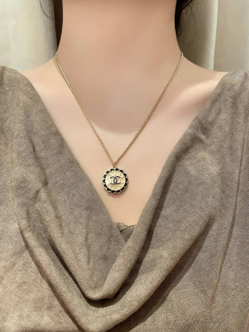Chanel Necklaces Compact 226695
