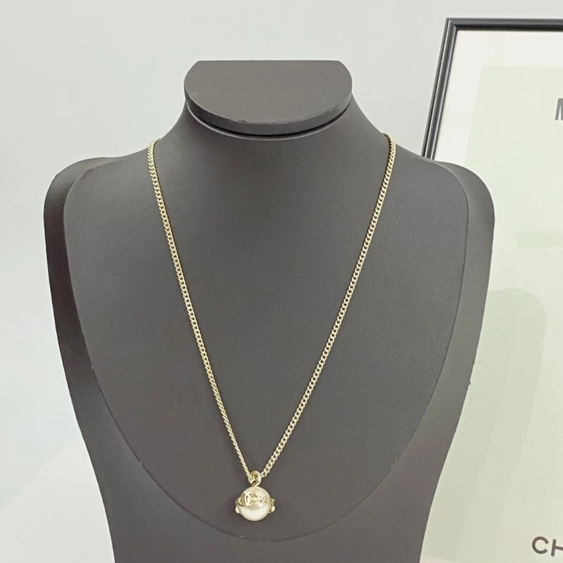 Sophisticated Chanel Necklaces 226652