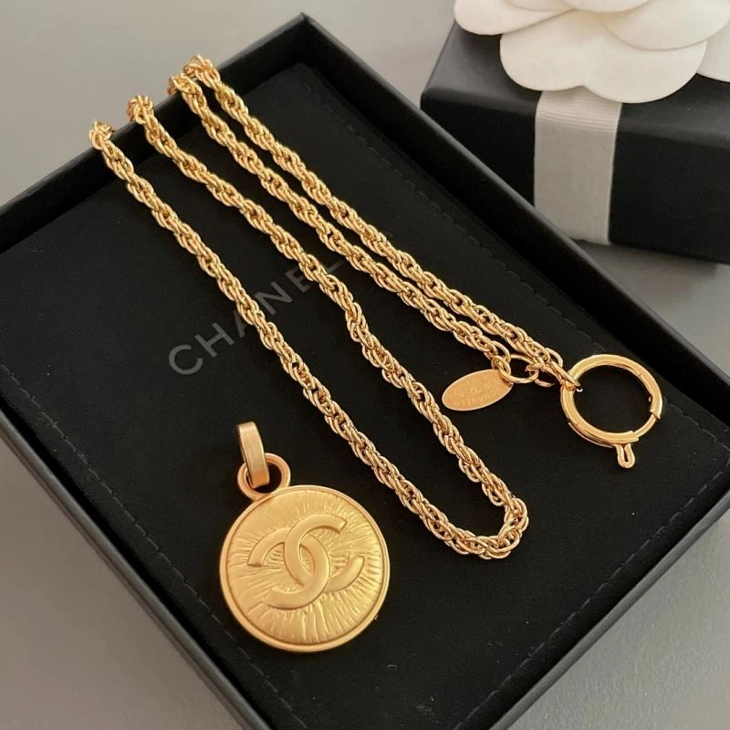Chanel Necklaces Sophisticated 226588