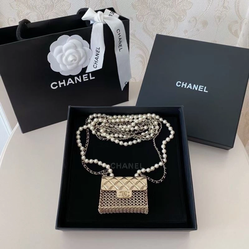 Trendsetting Chanel Necklaces 226612