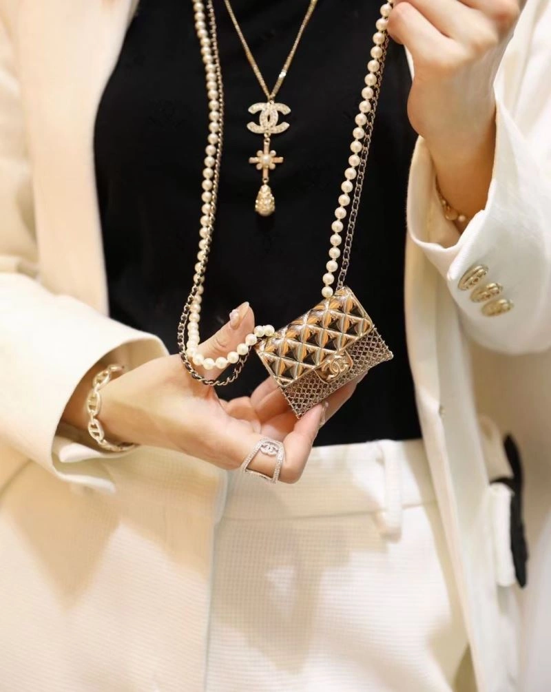 Trendsetting Chanel Necklaces 226612