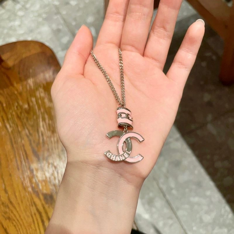 Effortless Chanel Necklaces 226533