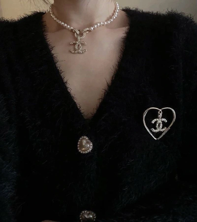 Tailored Chanel Necklaces 226527