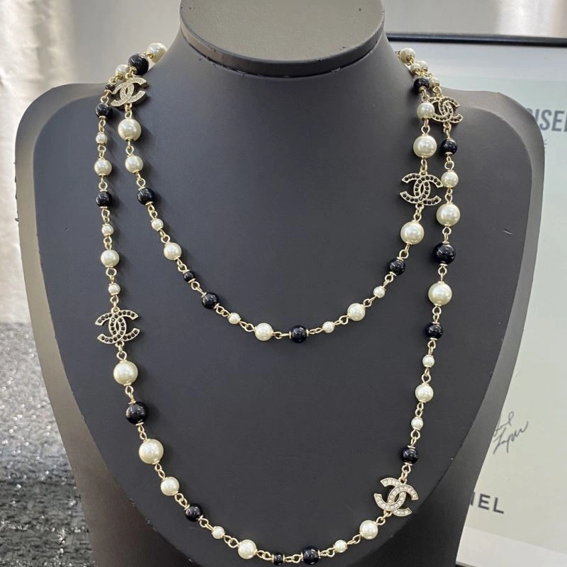 Minimalist Chanel Necklaces 226486