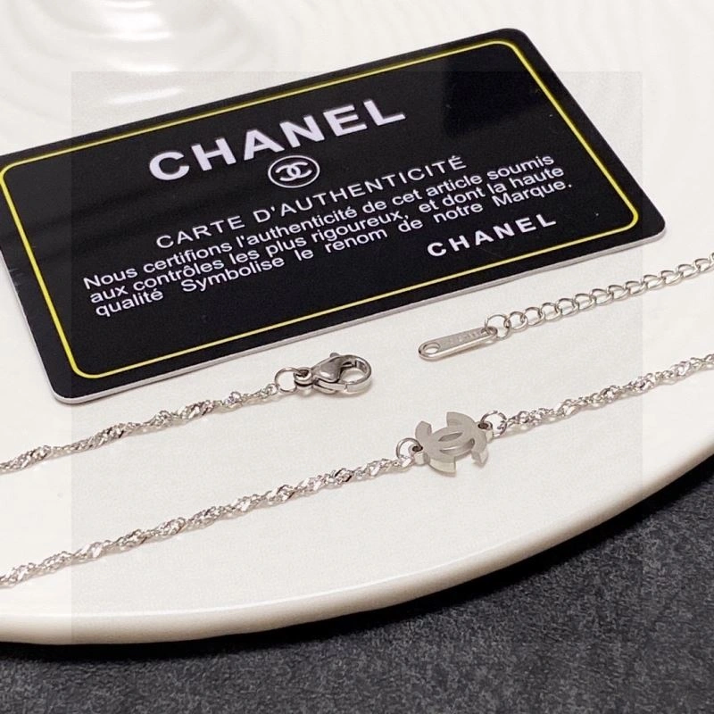 Compact Chanel Necklaces 225880