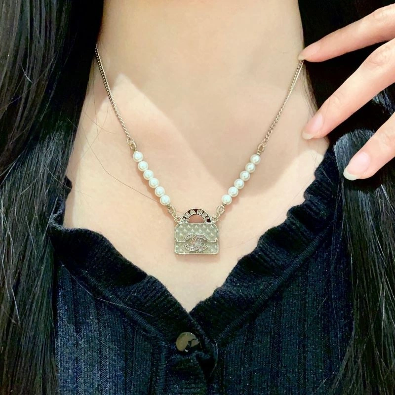 Fashionable Chanel Necklaces 225837