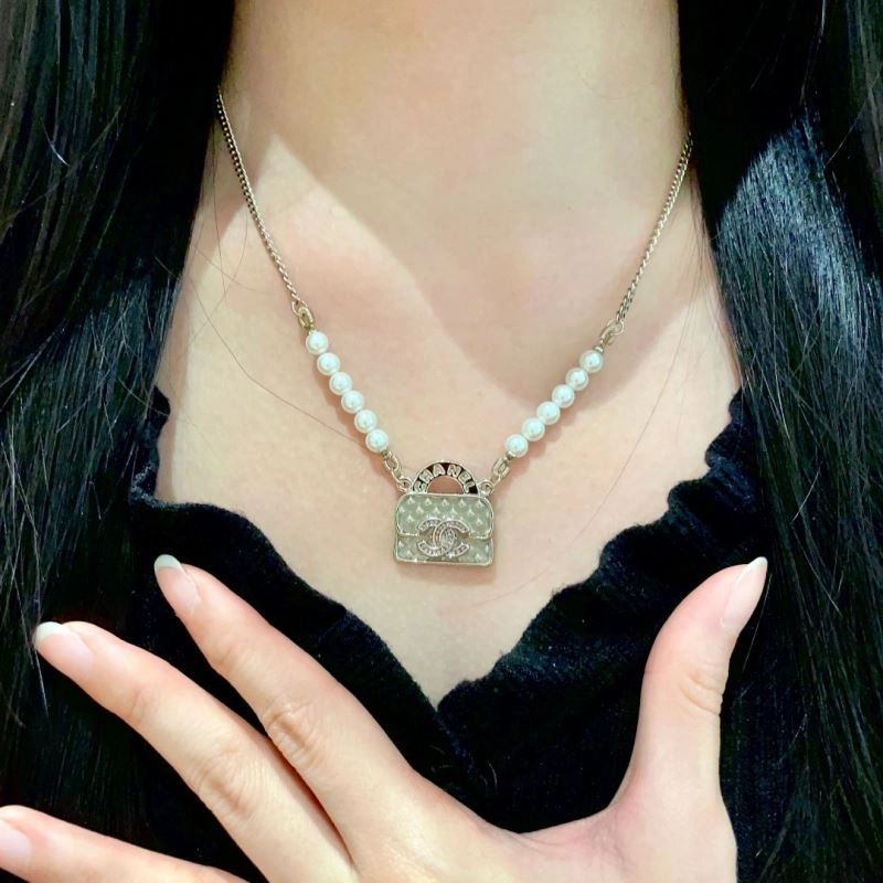 Fashionable Chanel Necklaces 225837