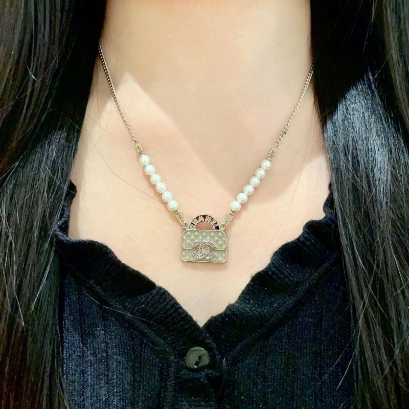 Fashionable Chanel Necklaces 225837