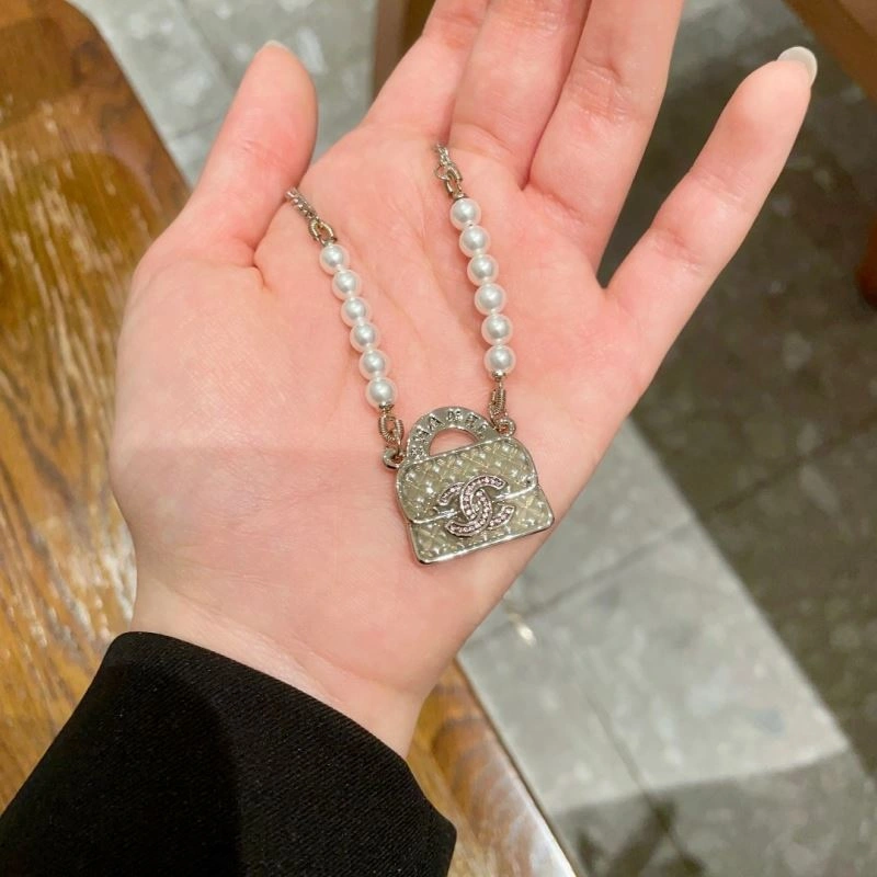 Fashionable Chanel Necklaces 225837